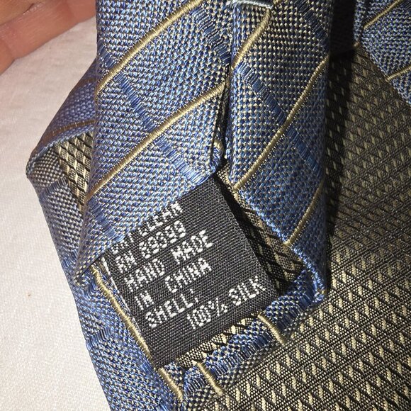 JOSEPH $ FIESS INTERNATIONAL SILK TIE BLUE WITH GOLD PLAID EUC - Picture 5 of 7